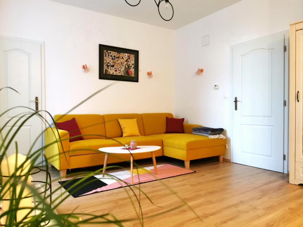 Cozyhome The Castle Apartment - Spacious, Quiet, High Ceiling Братислава Екстер'єр фото